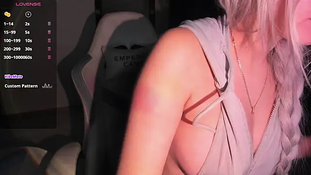 Snapshot of Lana_Younes chatting on 18, 10, 2025 Lana Younes online show from 18, 10, 2025