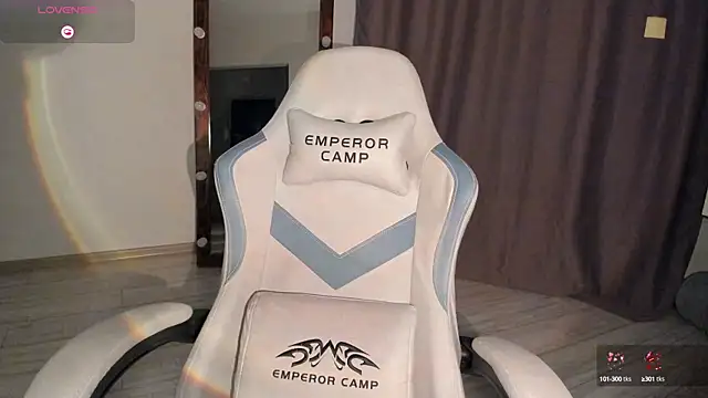 Snapshot of Lana_Younes chatting on 8, 10, 2025 Lana Younes online show from 8, 10, 2025