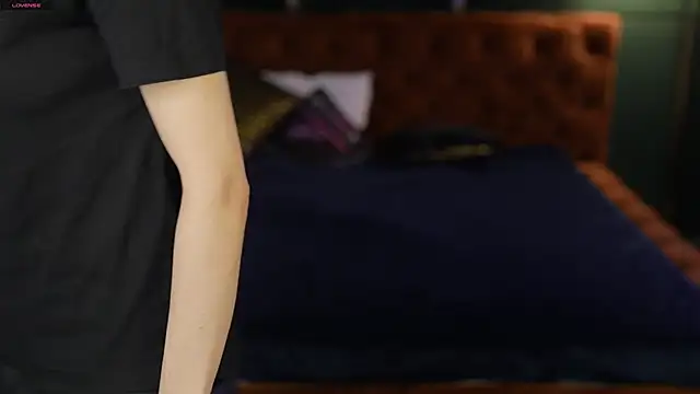 Snapshot of Michelle_054 chatting on 16, 12, 2025 Michelle 054 online show from 16, 12, 2025