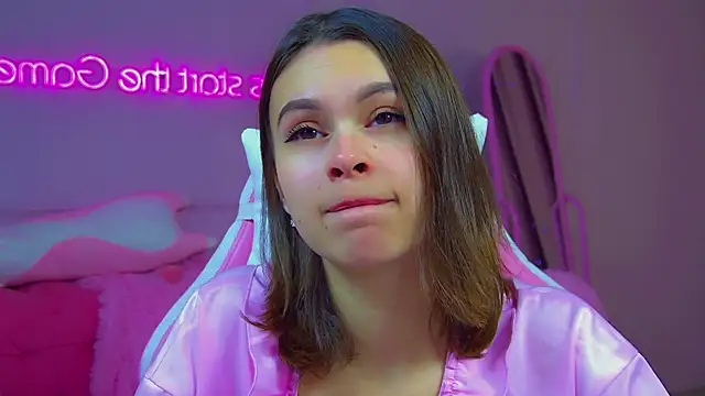 Snapshot of PollyLanders chatting on 12, 10, 2025 PollyLanders online show from 12, 10, 2025