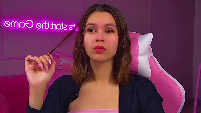 Snapshot of PollyLanders chatting on 10, 10, 2025 PollyLanders online show from 10, 10, 2025