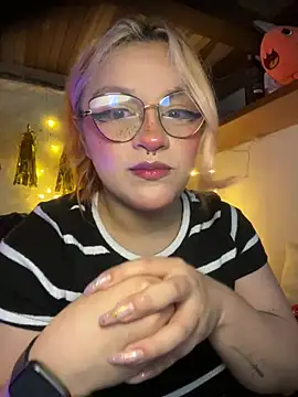 SophiaWeestt99 online show from 7, 4, 2026