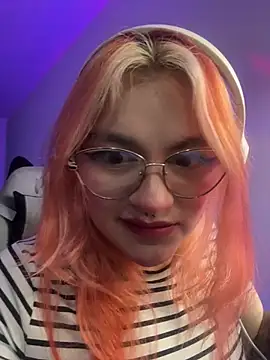 Snapshot of SophiaWeestt99 chatting on 2, 6, 2026 SophiaWeestt99 online show from 2, 6, 2026
