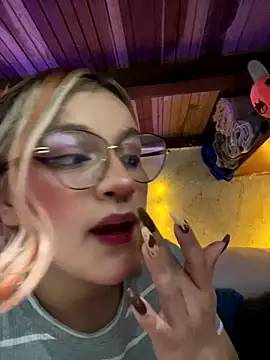 SophiaWeestt99 online show from 28, 11, 2025