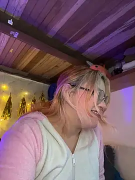 SophiaWeestt99 online show from 9, 4, 2026