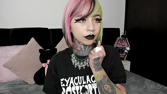 NikkiRamone online show from 23, 1, 2025