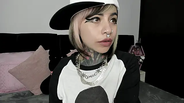 NikkiRamone online show from 22, 1, 2025