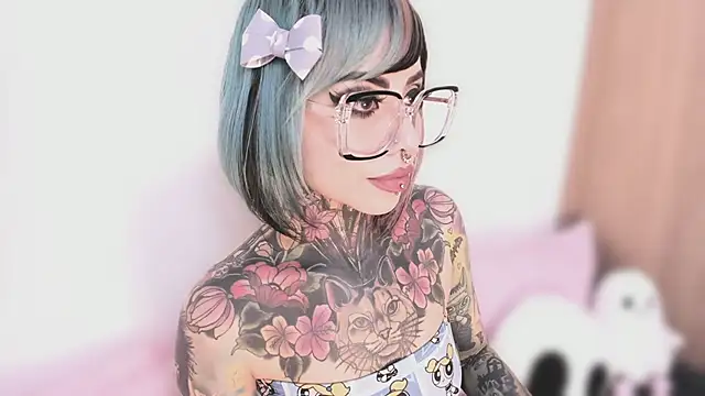 Snapshot of NikkiRamone chatting on 8, 10, 2025 NikkiRamone online show from 8, 10, 2025