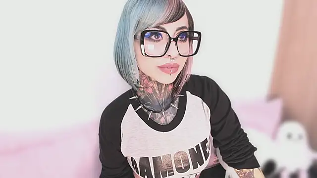 Snapshot of NikkiRamone chatting on 7, 10, 2025 NikkiRamone online show from 7, 10, 2025