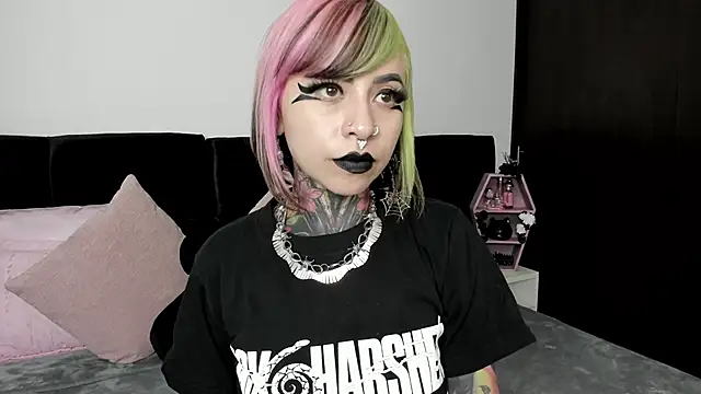 NikkiRamone online show from 24, 1, 2025