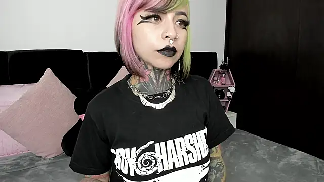 NikkiRamone online show from 24, 1, 2025