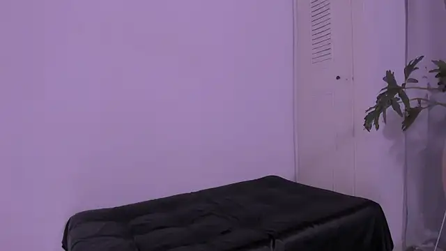 Snapshot of Miiafoxxx chatting on 18, 10, 2025 Miiafoxxx online show from 18, 10, 2025