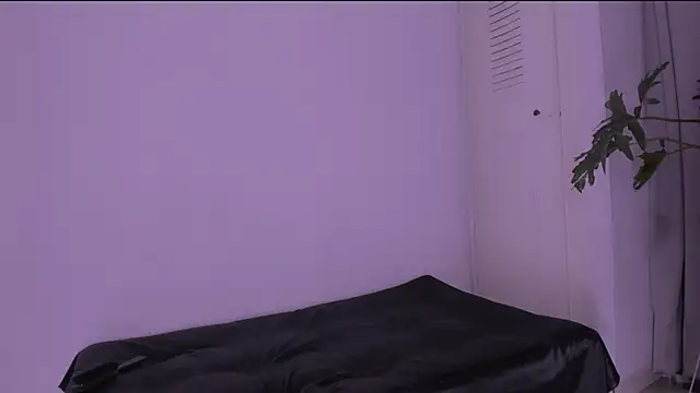 Snapshot of Miiafoxxx chatting on 11, 10, 2025 Miiafoxxx online show from 11, 10, 2025