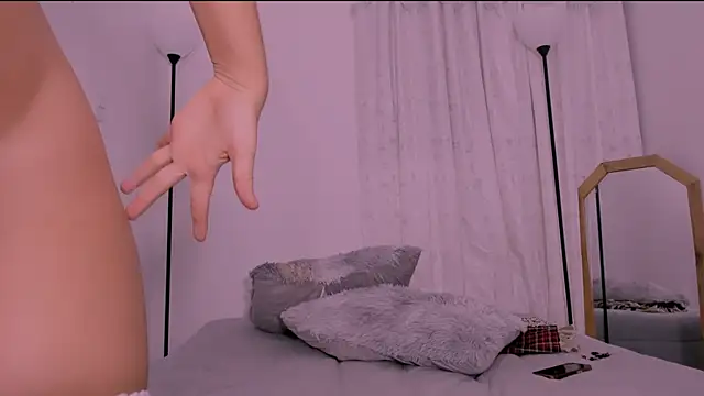 Snapshot of Miiafoxxx chatting on 2, 3, 2025 Miiafoxxx online show from 2, 3, 2025