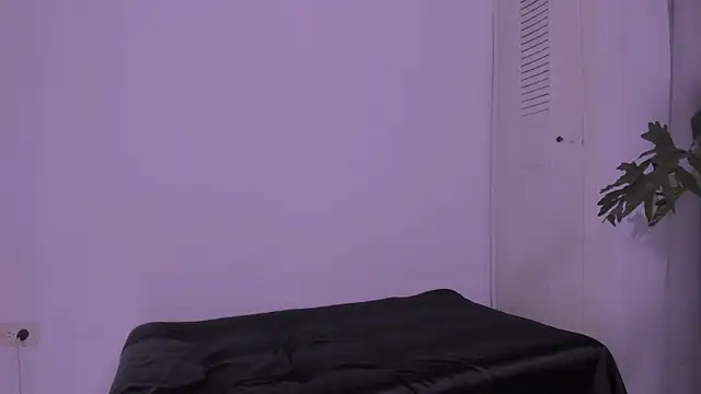 Snapshot of Miiafoxxx chatting on 19, 10, 2025 Miiafoxxx online show from 19, 10, 2025