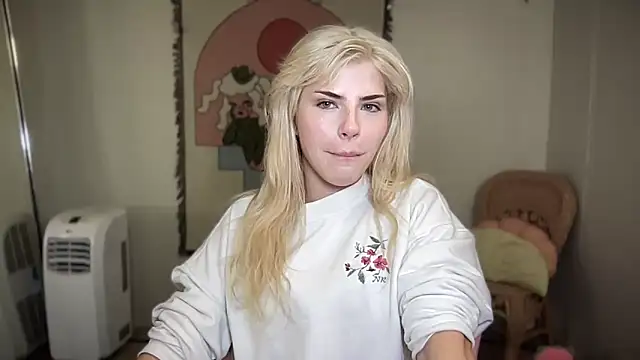 Snapshot of SirenitySirenxx chatting on 14, 3, 2025 SirenitySirenxx online show from 14, 3, 2025