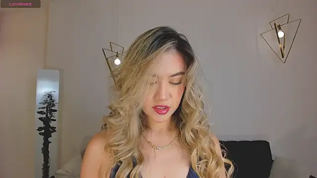 RebeccaHudson online show from 14, 4, 2026