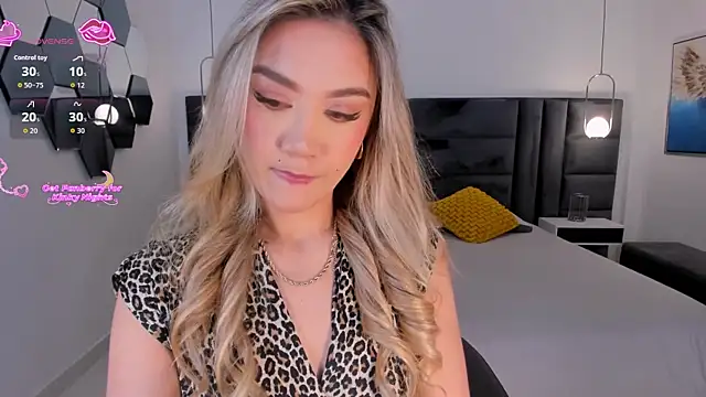 RebeccaHudson online show from 27, 6, 2026