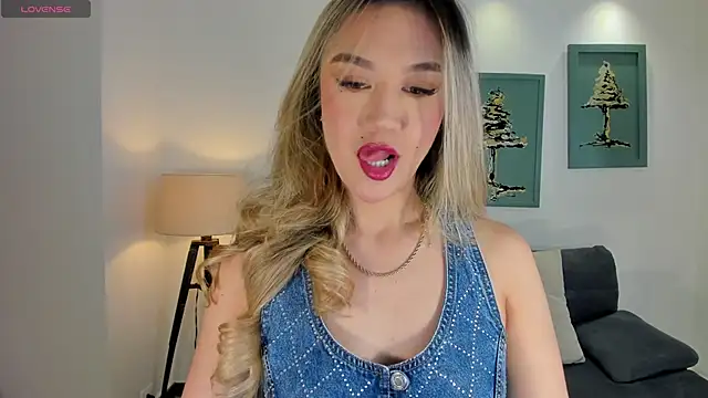 Snapshot of RebeccaHudson chatting on 10, 5, 2026 RebeccaHudson online show from 10, 5, 2026