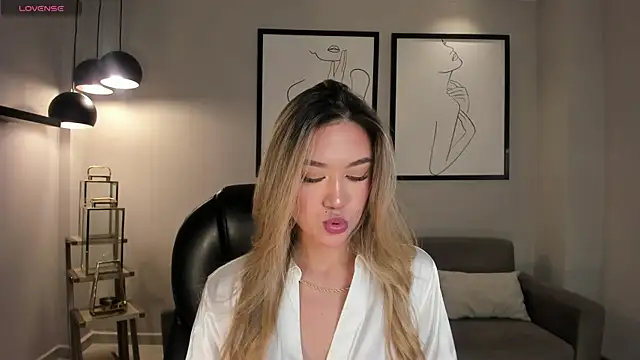 RebeccaHudson online show from 9, 4, 2026