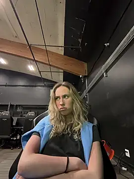 M1ssyk1ssy online show from 25, 3, 2026