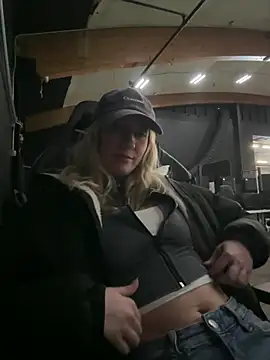 M1ssyk1ssy online show from 1, 2, 2025