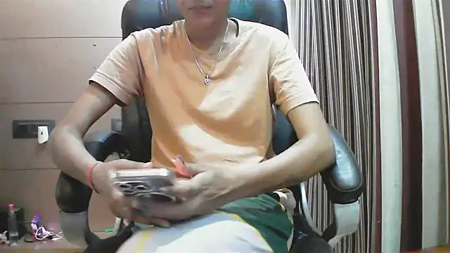 Snapshot of collage_hoty chatting on 31, 10, 2025 collage hoty online show from 31, 10, 2025