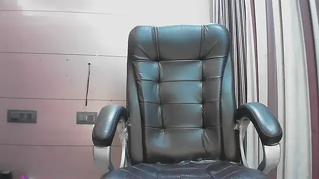 Snapshot of collage_hoty chatting on 21, 11, 2025 collage hoty online show from 21, 11, 2025