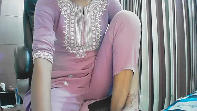 Snapshot of collage_hoty chatting on 20, 11, 2025 collage hoty online show from 20, 11, 2025