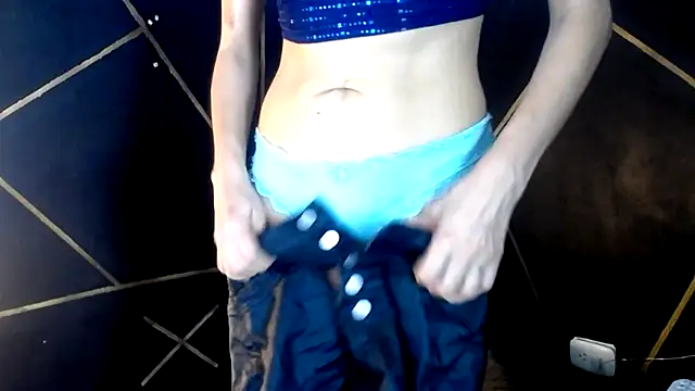 Snapshot of camilawm19 chatting on 4, 4, 2026 camilawm19 online show from 4, 4, 2026