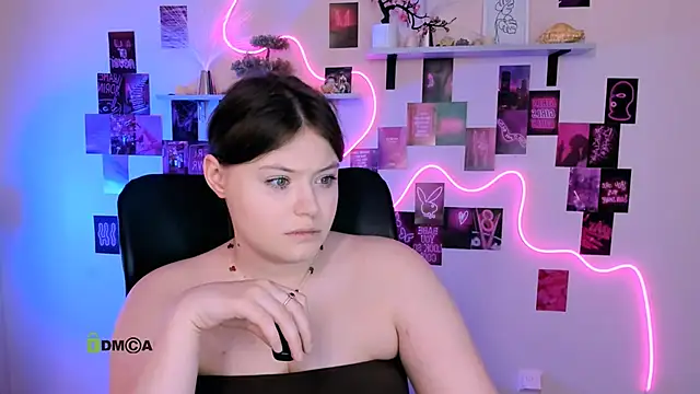 Snapshot of nikole_kitt chatting on 21, 5, 2026 nikole kitt online show from 21, 5, 2026