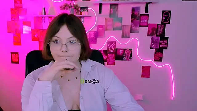 Snapshot of nikole_kitt chatting on 26, 4, 2026 nikole kitt online show from 26, 4, 2026