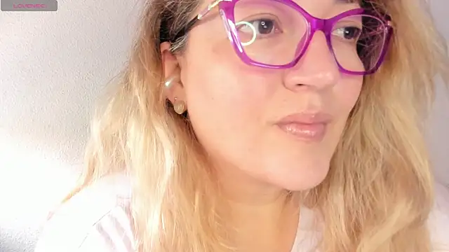 Naty Mature  online show from 10, 5, 2026