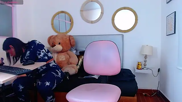 Snapshot of zoe_hecate_sexx chatting on 18, 10, 2025 zoe hecate sexx online show from 18, 10, 2025