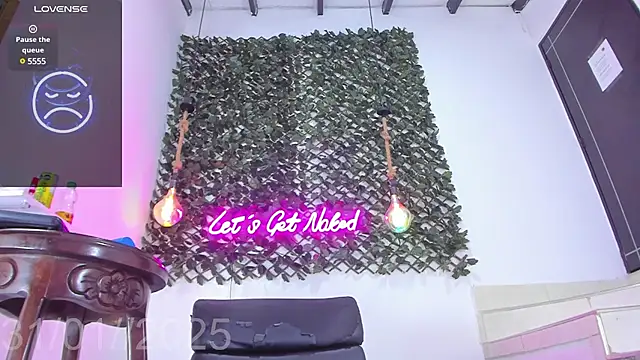 Keila Mendoza online show from 1, 2, 2025