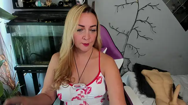 Snapshot of karen_mature69 chatting on 14, 9, 2025 karen mature69 online show from 14, 9, 2025