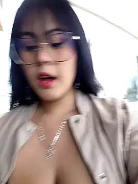 Snapshot of lara_moon25 chatting on 27, 11, 2025 lara moon25 online show from 27, 11, 2025