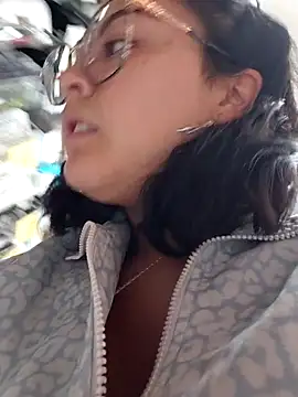 Snapshot of lara_moon25 chatting on 31, 10, 2025 lara moon25 online show from 31, 10, 2025