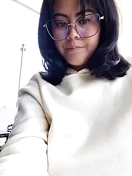 Snapshot of lara_moon25 chatting on 4, 11, 2025 lara moon25 online show from 4, 11, 2025