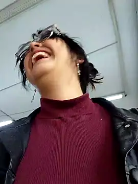 Snapshot of lara_moon25 chatting on 29, 11, 2025 lara moon25 online show from 29, 11, 2025