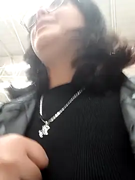 Snapshot of lara_moon25 chatting on 3, 11, 2025 lara moon25 online show from 3, 11, 2025