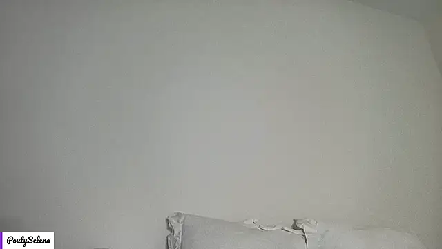 Poutyselenaaa online show from 5, 12, 2024