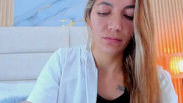 Mia Malkovaa  online show from 4, 6, 2026
