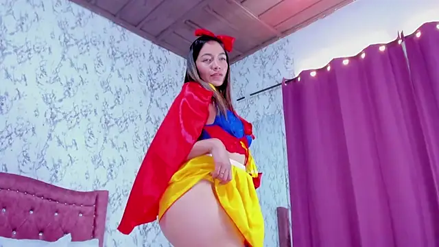 Mia Malkovaa  online show from 31, 10, 2025