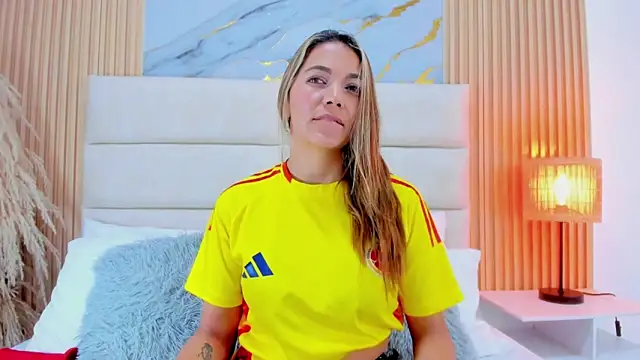 Mia Malkovaa  online show from 17, 6, 2026