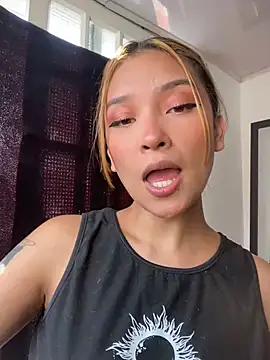 baby lizy online show from 2, 2, 2025