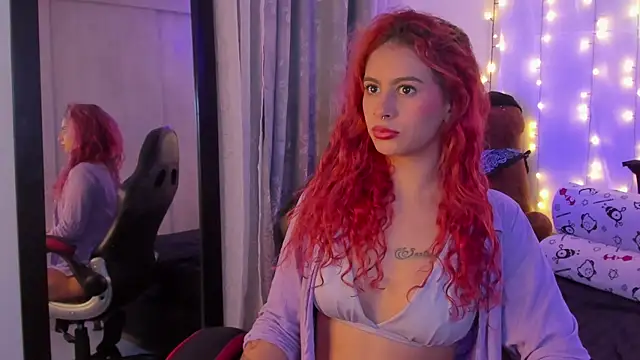 Sophiee Hill online show from 24, 12, 2024