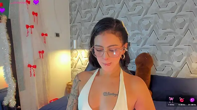 Sophiee Hill online show from 31, 3, 2026