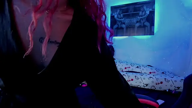 Sophiee Hill online show from 13, 12, 2024