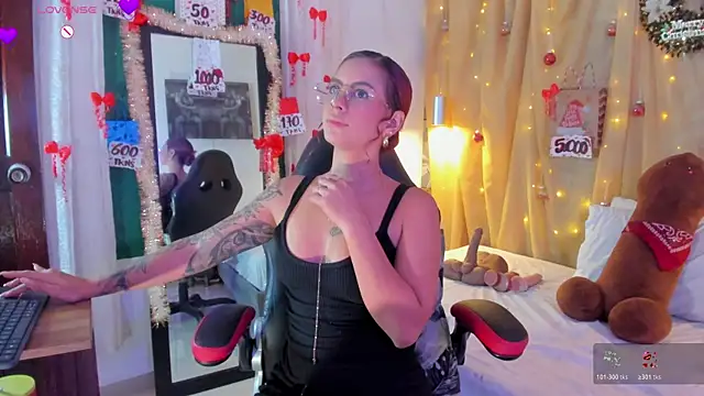 Sophiee Hill online show from 16, 12, 2025